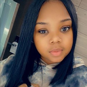 Meet your Posher, Nikia